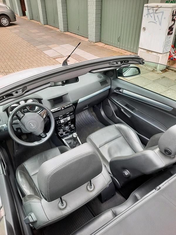Gebraucht Opel Astra Cabriolet 140 PS (102 kW) 2008 Silber Cabrio