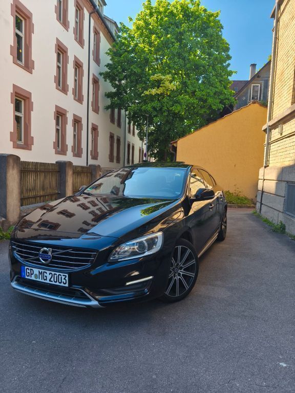 Schwarz Gebraucht 2016 Volvo S60 Summum Limousine | 15.000 € (Teuer) - Bild 1/4