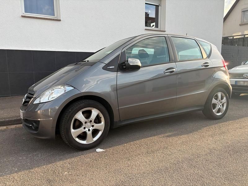 Gebraucht Mercedes A160 95 PS (69 kW) 2011 Grau Kleinwagen
