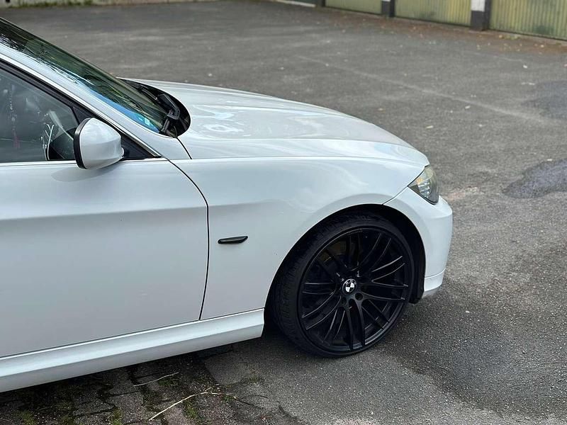 Gebraucht BMW 325 197 PS (144 kW) 2009 Weiß Limousine