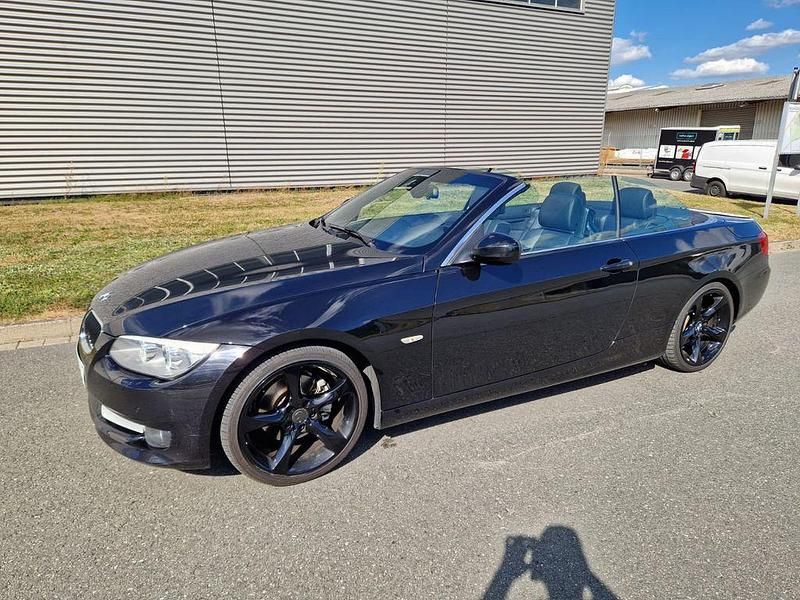 Schwarz Gebraucht 2013 BMW 320 Cabriolet Comfort Edition Cabrio | 14.900 € (Fairer Preis) - Bild 1/4