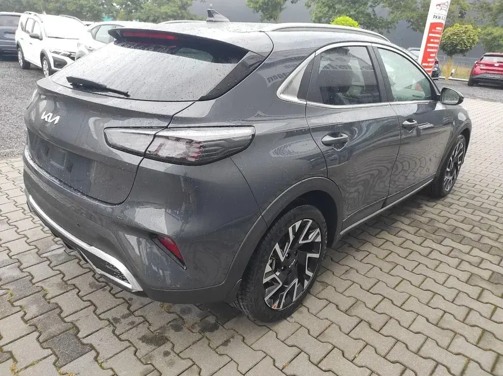 Neu Kia XCeed 179 PS (131 kW) 2025 Wolfsgrau SUV