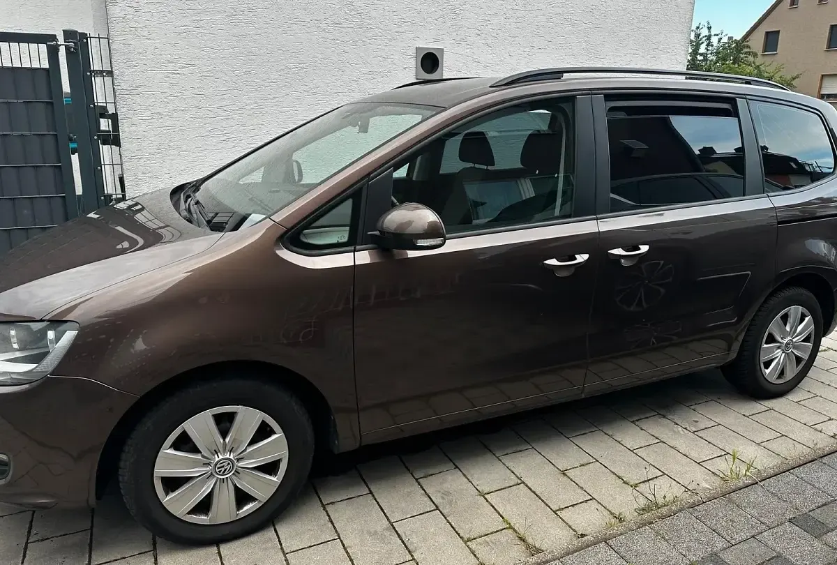 Gebraucht VW Sharan 140 PS (102 kW) 2010 Braun Van / Kleinbus