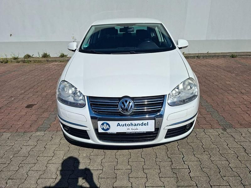 Weiß Gebraucht 2009 VW Jetta United Limousine | 3.999 € (Guter Preis) - Bild 1/4
