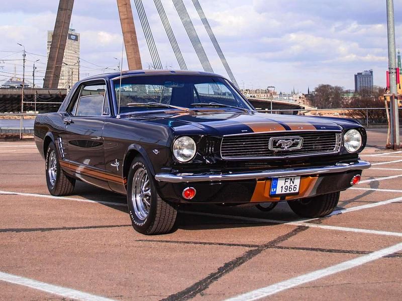 Second-hand Ford V8 275 CP (202 kW) 1966 Negru Coupe