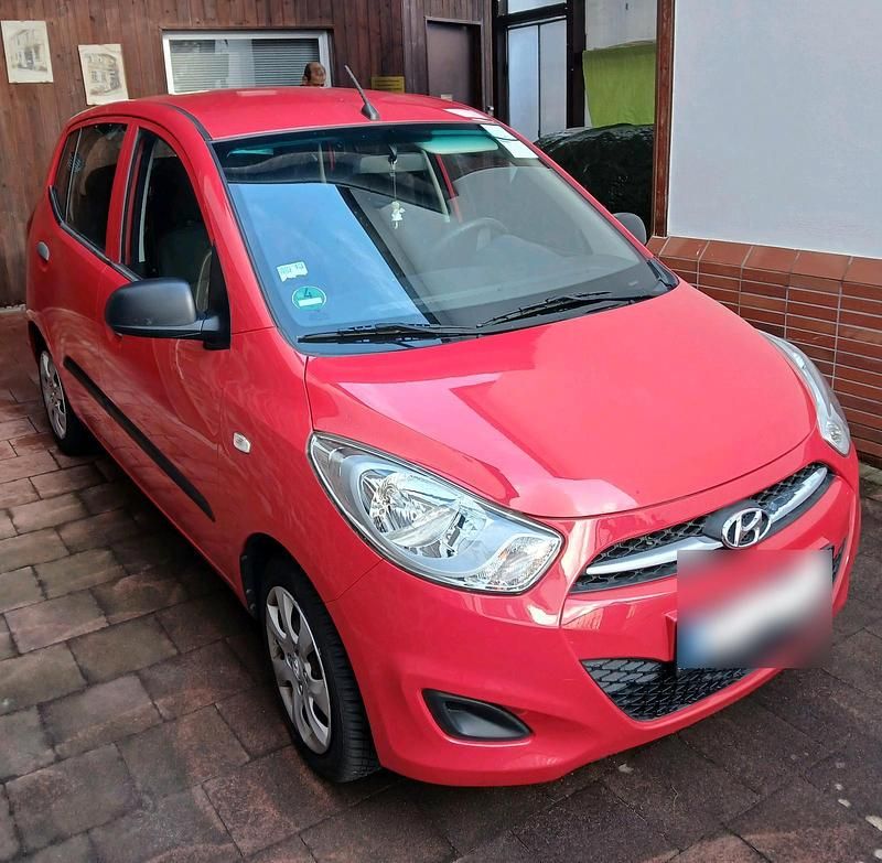 Gebraucht Hyundai i10 65 PS (47 kW) 2012 Rot Kleinwagen