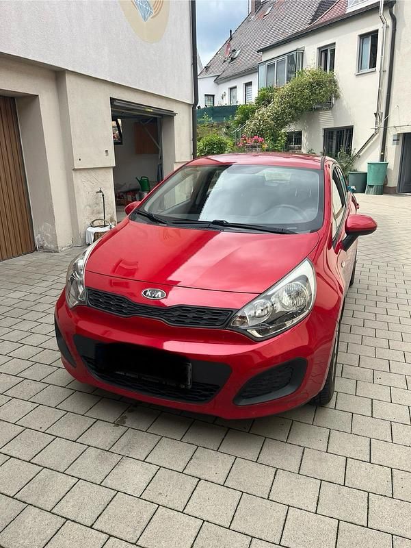 Rot Gebraucht 2011 Kia Rio Spirit Limousine | 4.900 € (Fairer Preis) - Bild 1/4