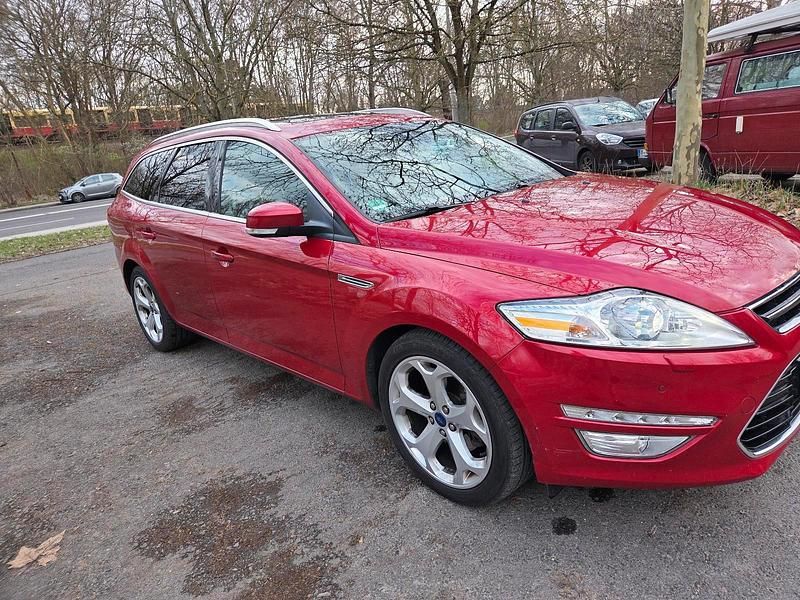 Gebraucht Ford Mondeo Titanium 200 PS (147 kW) 2013 Rot Kombi