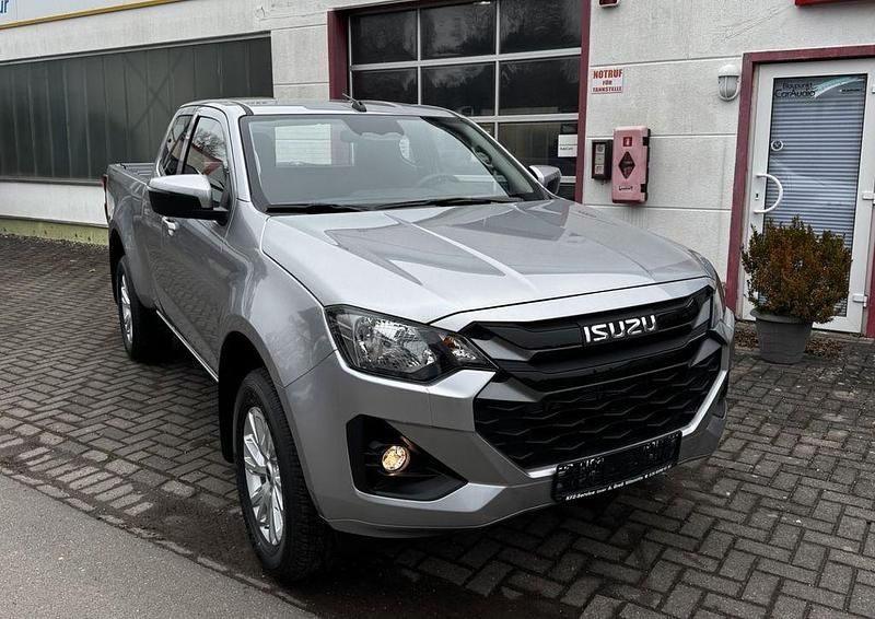 Neu Isuzu D-Max 163 PS (119 kW) 2026 Silber Pickup