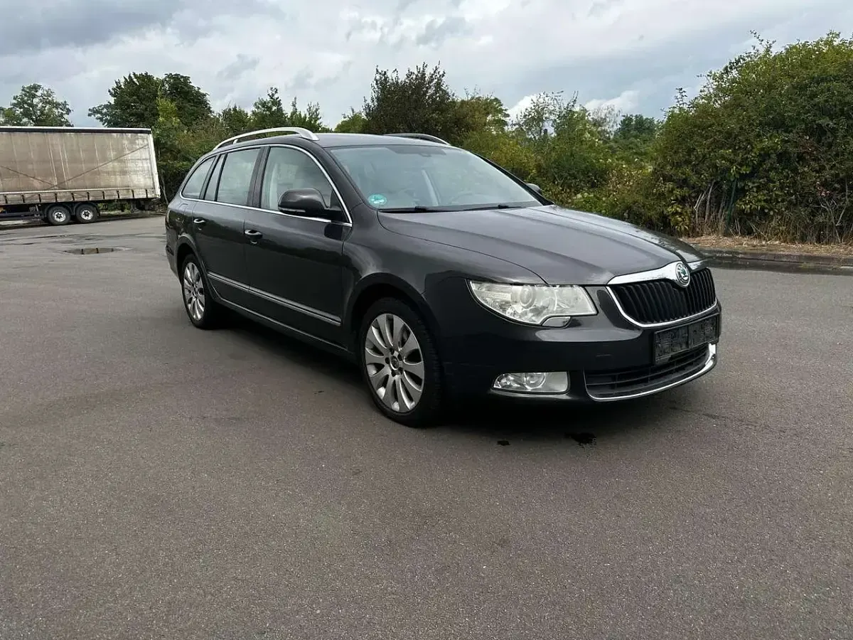 Gebraucht Skoda Superb Elegance 140 PS (102 kW) 2010 Mocca braun metallic Kombi