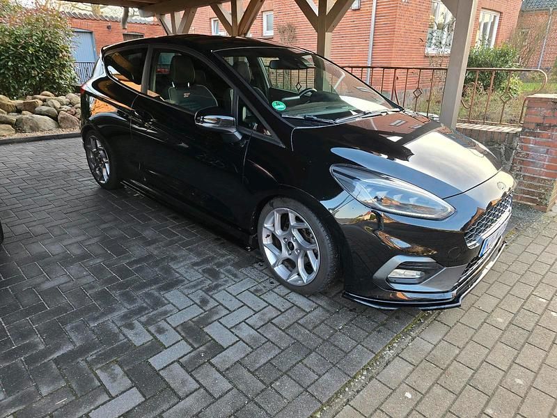 Schwarz Gebraucht 2019 Ford Fiesta ST Kleinwagen | 15.500 € (Fairer Preis) - Bild 1/4