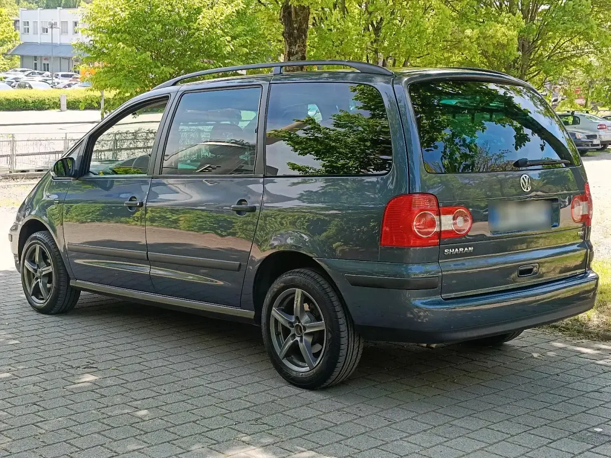Second-hand VW Sharan 116 CP (85 kW) 2005 Gri Monovolum