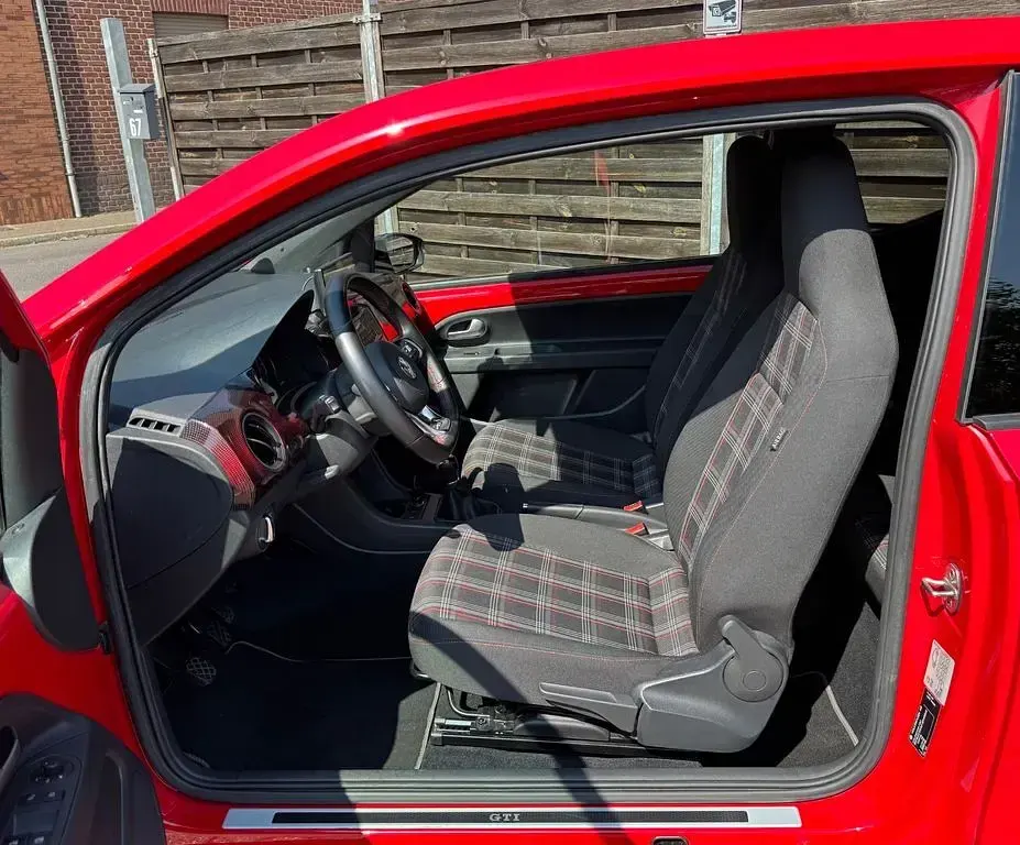 Używany VW up! Beats 116 KM (85 kW) 2017 Czerwony Hatchback