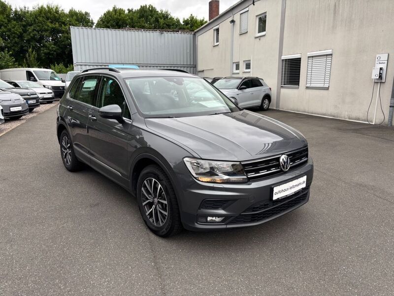 Grau Gebraucht 2019 VW Tiguan Comfortline SUV | 23.680 € (Guter Preis) - Bild 1/4
