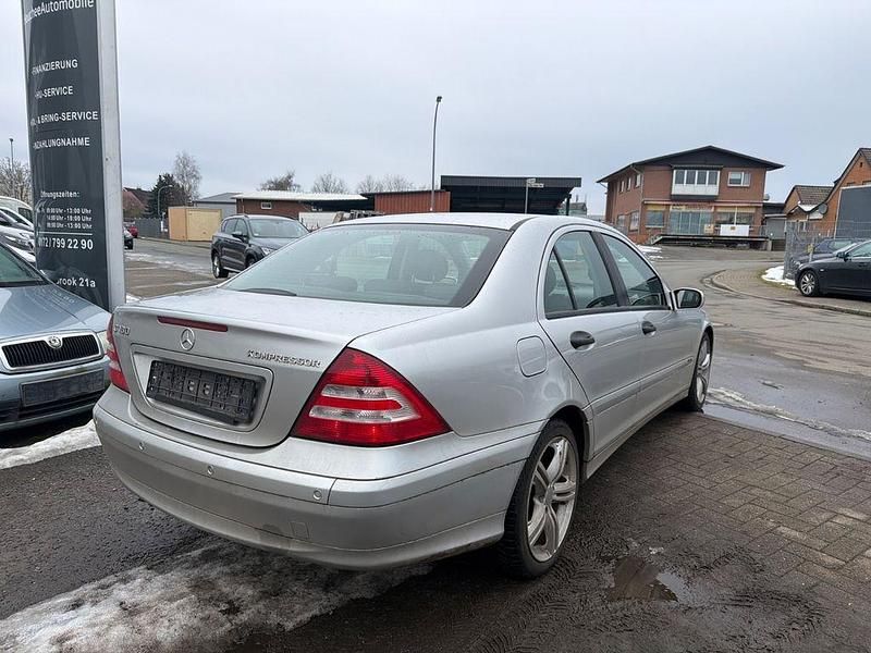 Gebraucht Mercedes C180 143 PS (105 kW) 2005 Silber Limousine