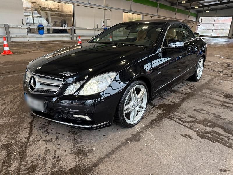 Gebraucht Mercedes E250 204 PS (150 kW) 2010 Schwarz Cabrio