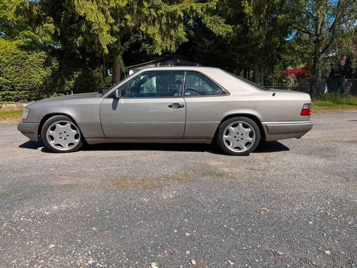 Gebraucht Mercedes 220 150 PS (110 kW) 1993 Grau Coupé