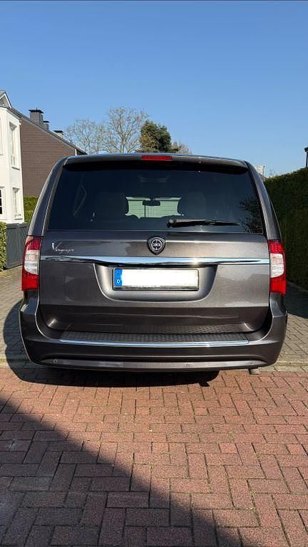 Gebraucht Lancia Voyager 177 PS (130 kW) 2015 Grau Van / Kleinbus