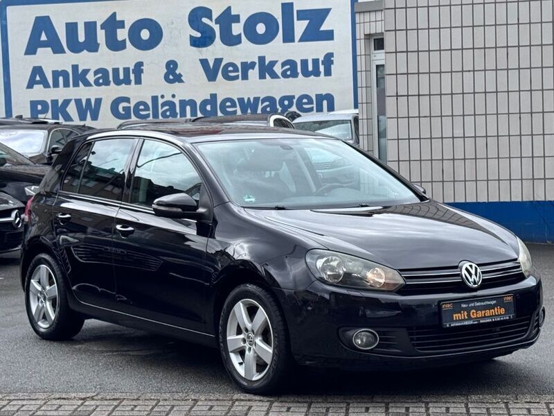 Gebraucht VW Golf VI Team 105 PS (77 kW) 2011 Schwarz Kleinwagen