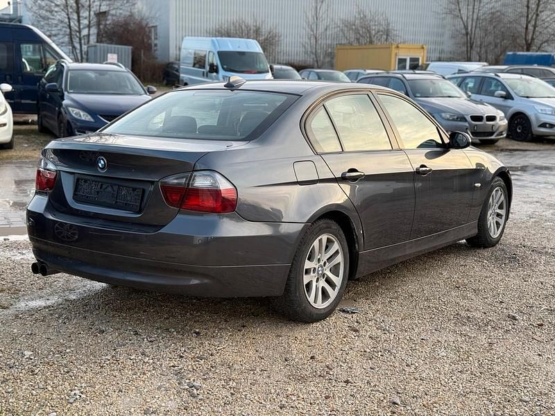 Gebraucht BMW 320 150 PS (110 kW) 2007 Grau Limousine