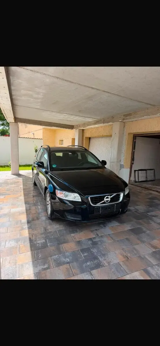 Gebraucht Volvo V50 131 PS (96 kW) 2010 Schwarz Kombi