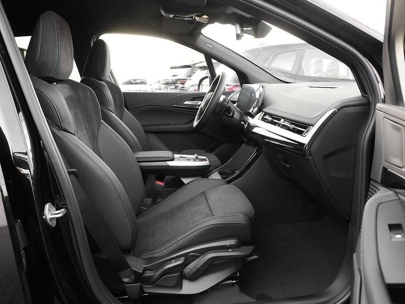 Neu BMW 218 Active Tourer Performance 136 PS (100 kW) 2026 Schwarz Van / Kleinbus