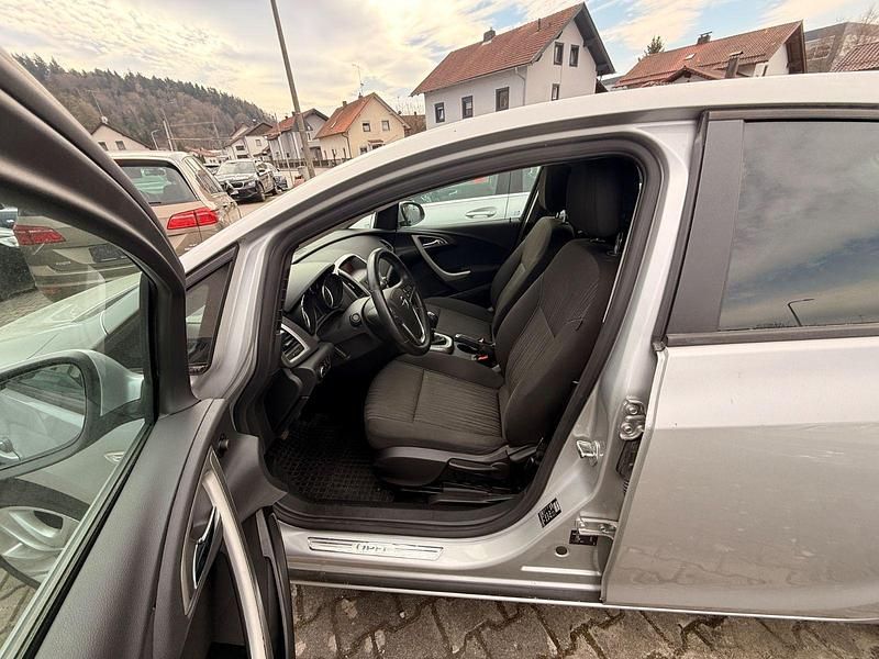 Gebraucht Opel Astra Design Edition 140 PS (102 kW) 2011 Silber Limousine