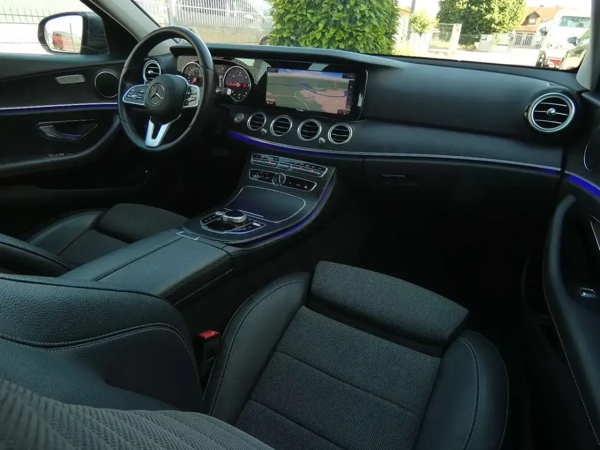 Gebraucht Mercedes E200 Avantgarde 150 PS (110 kW) 2018 Selenitgrau Kombi