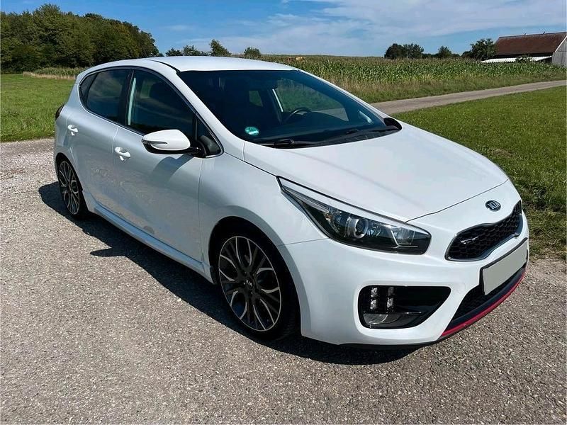 Weiß Gebraucht 2014 Kia Ceed GT-Line Limousine | 8.400 € (Superpreis) - Bild 1/4