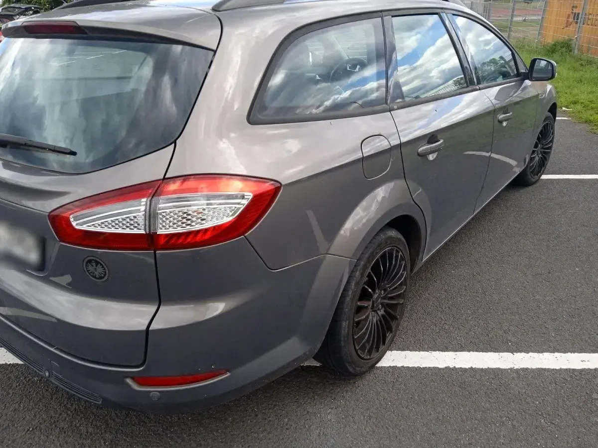 Gebraucht Ford Mondeo Titanium 145 PS (106 kW) 2010 Grau Kombi