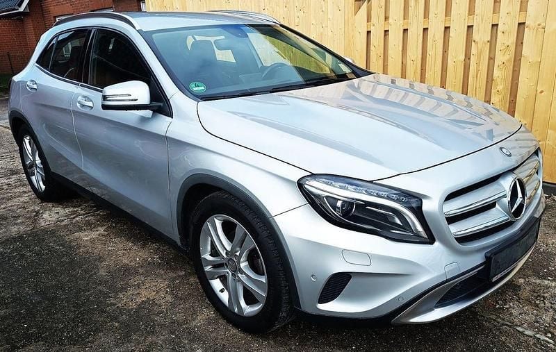 Gebraucht Mercedes GLA200 156 PS (114 kW) 2015 Silber SUV
