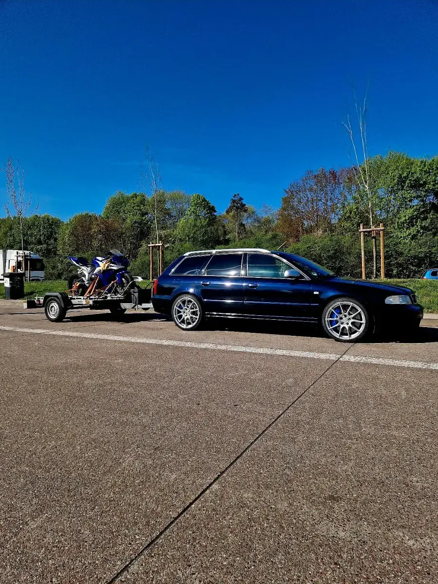 Używany Audi S4 Basis 265 KM (194 kW) 1999 Niebieski Kombi