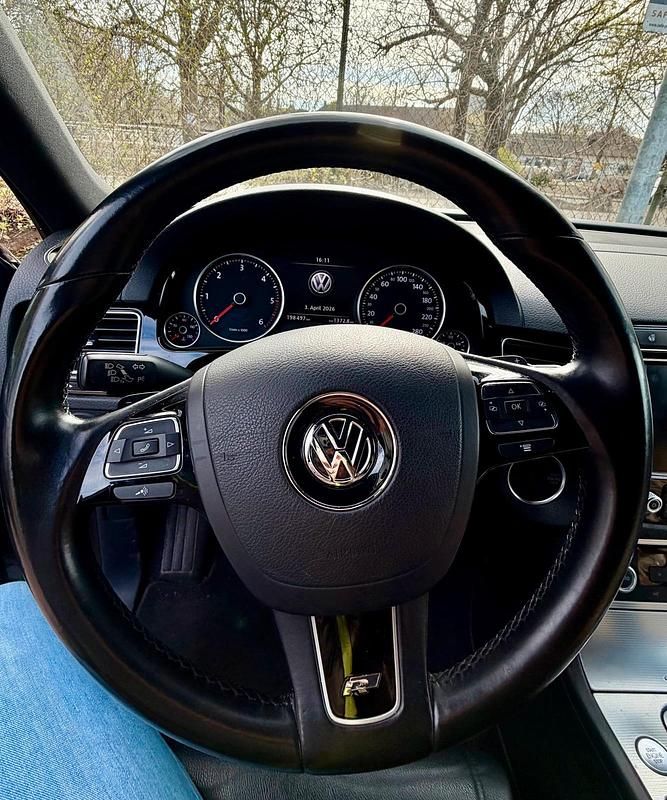 Gebraucht VW Touareg R-line 262 PS (192 kW) 2017 Grau SUV