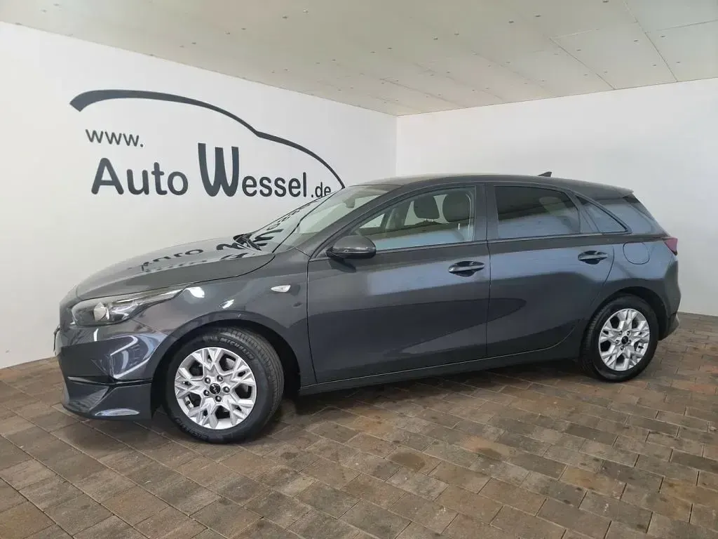 Gebraucht Kia Ceed 101 PS (74 kW) 2023 Dark penta metal (metallic) Kleinwagen