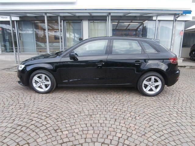 Używany Audi A3 150 KM (110 kW) 2020 Czarny Sedan/Limuzyna