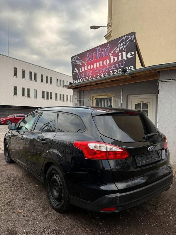 Gebraucht Ford Focus Trend 140 PS (102 kW) 2013 Schwarz Kombi