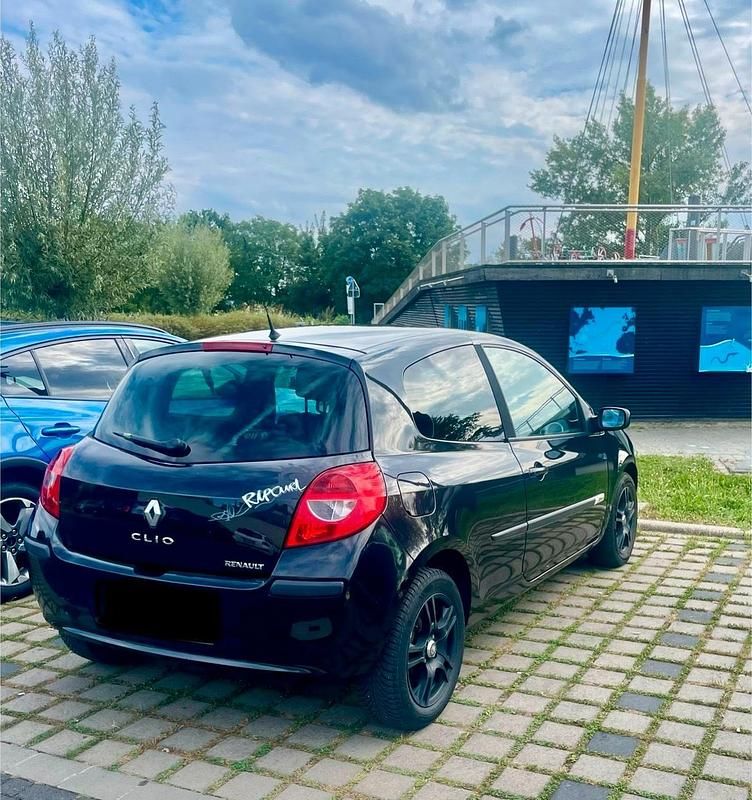 Schwarz Gebraucht 2007 Renault Clio III Rip Curl Kleinwagen | 1.100 € (Guter Preis) - Bild 1/4