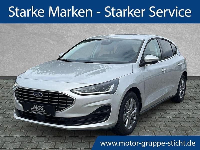 Moondust silver metallic Neu 2025 Ford Focus Titanium Limousine | 31.390 € (Fairer Preis) - Bild 1/4