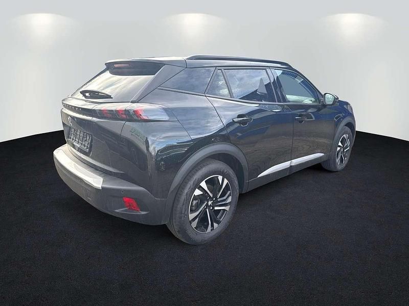 Gebraucht Peugeot e-2008 Allure 100 kW (136 PS) 2022 Schwarz perla nera SUV