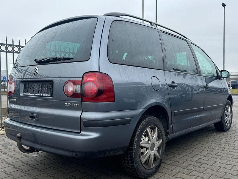 Gebraucht VW Sharan Trendline 140 PS (102 kW) 2009 Grau Van / Kleinbus