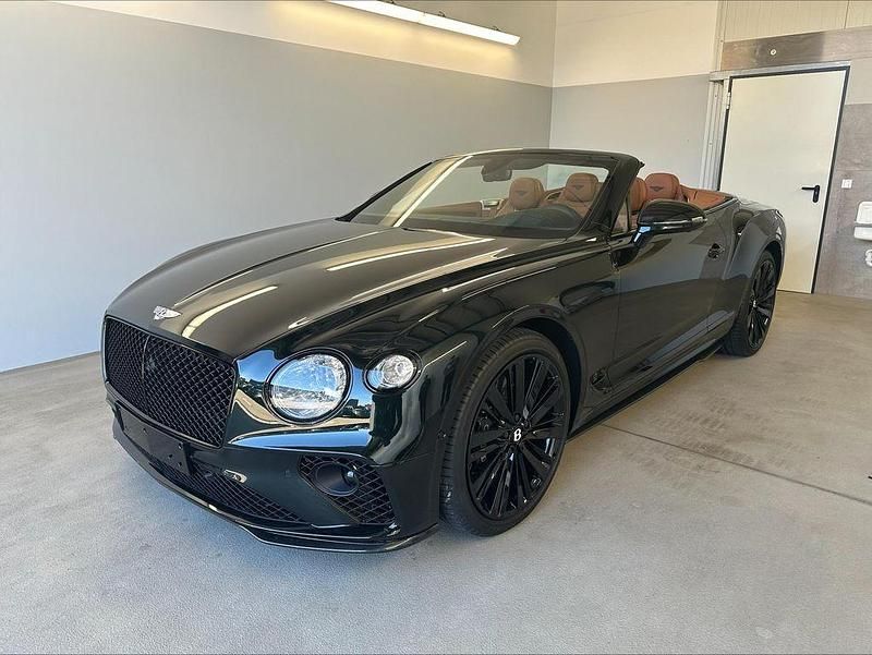 Second-hand Bentley Continental 659 CP (484 kW) 2024 Verde Cabrio