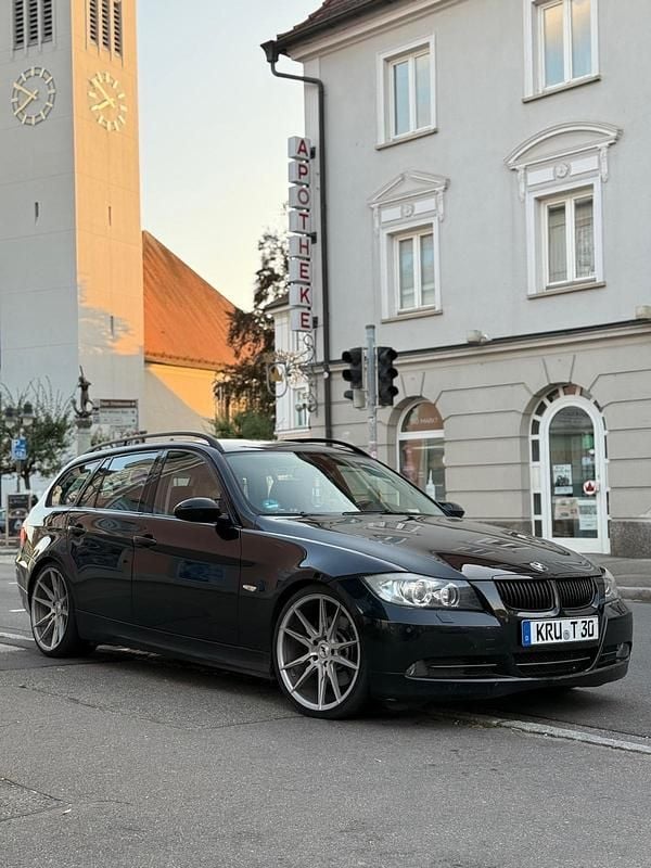 Schwarz Gebraucht 2006 BMW 330 Kombi | 7.200 € (Fairer Preis) - Bild 1/4