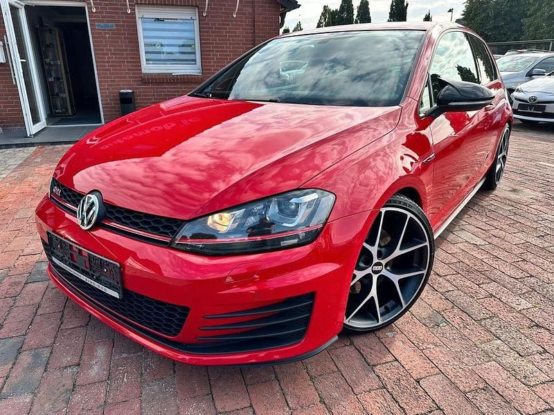Rot Gebraucht 2016 VW Golf VII Sound Limousine | 11.900 € (Fairer Preis) - Bild 1/4