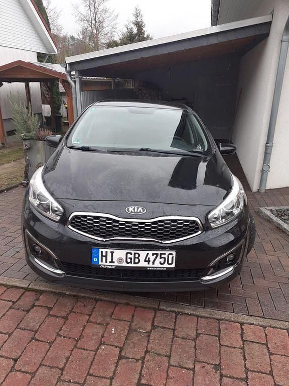 Gebraucht Kia Ceed DREAM-TEAM Edition 101 PS (74 kW) 2017 Schwarz Kleinwagen