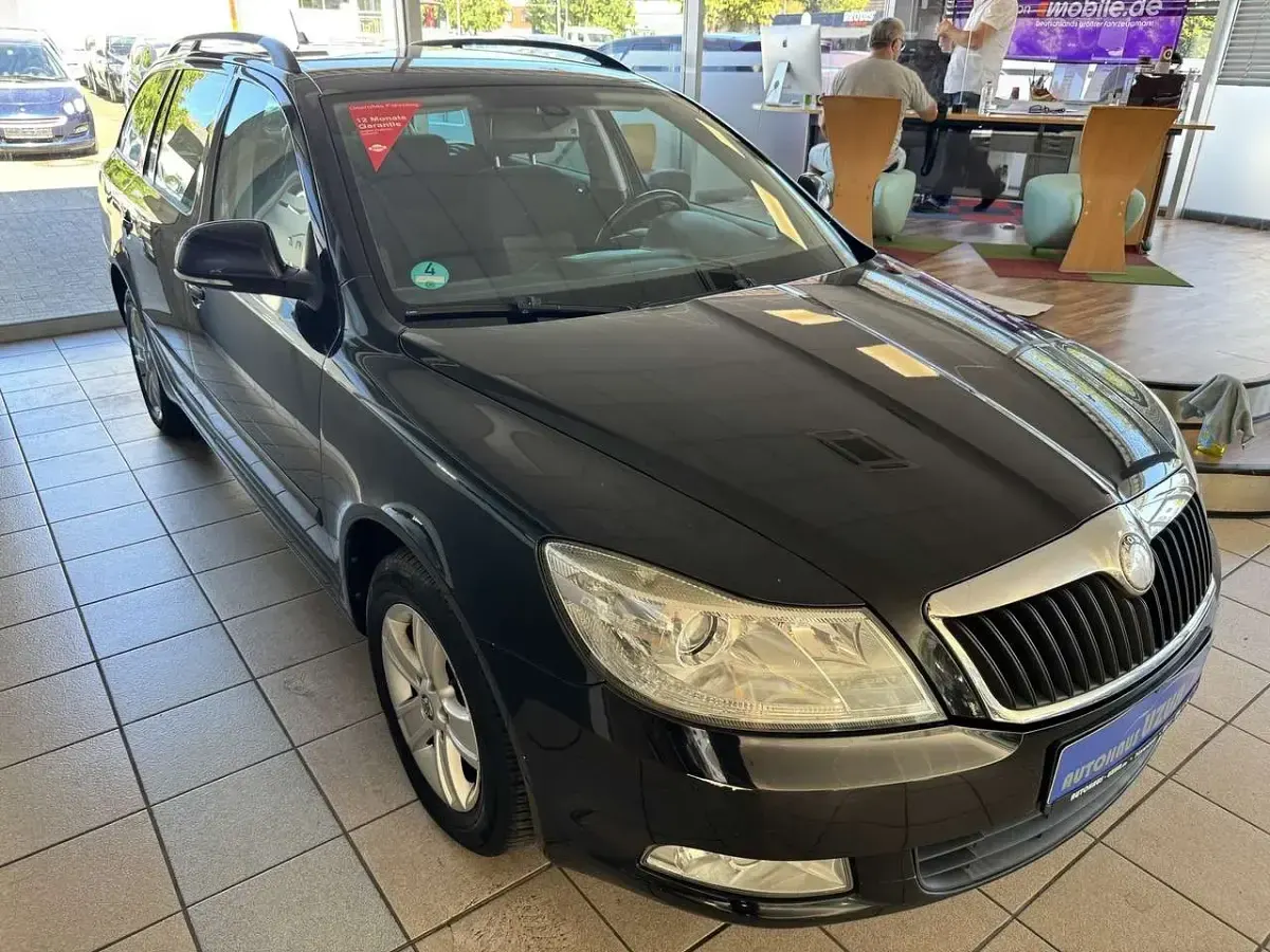 Gebraucht Skoda Octavia Ambition 105 PS (77 kW) 2010 Schwarz Kombi