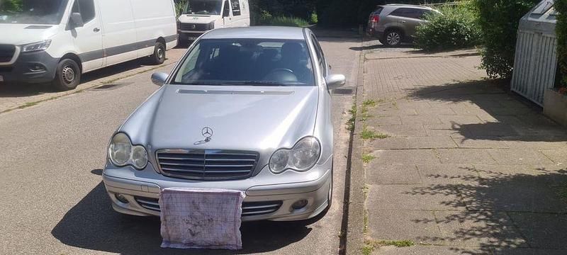 Grau Gebraucht 2007 Mercedes C220 Limousine | 4.688 € (Guter Preis) - Bild 1/4