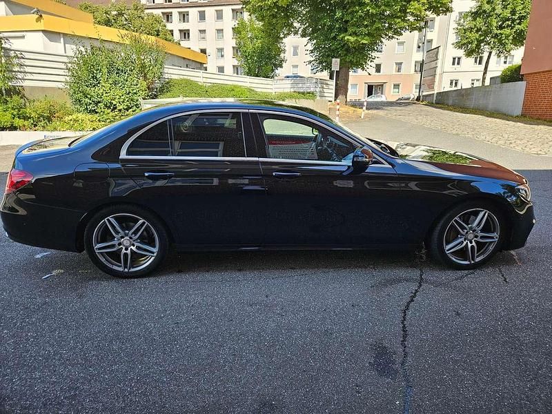 Gebraucht Mercedes E220 194 PS (142 kW) 2016 Schwarz Limousine