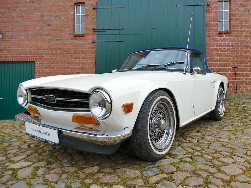 Weiß Gebraucht 1974 Triumph TR6 Cabrio | 26.500 € - Bild 1/4