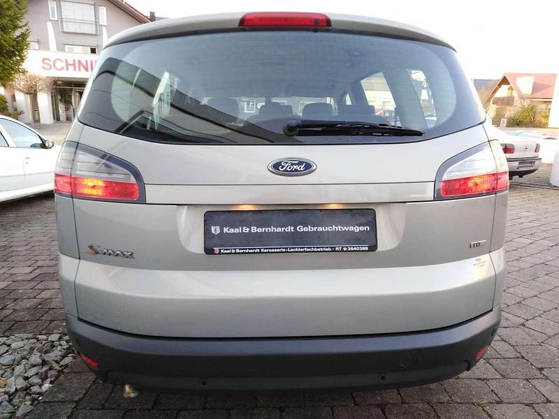 Gebraucht Ford S-MAX Trend 140 PS (102 kW) 2009 Chill silber Van / Kleinbus