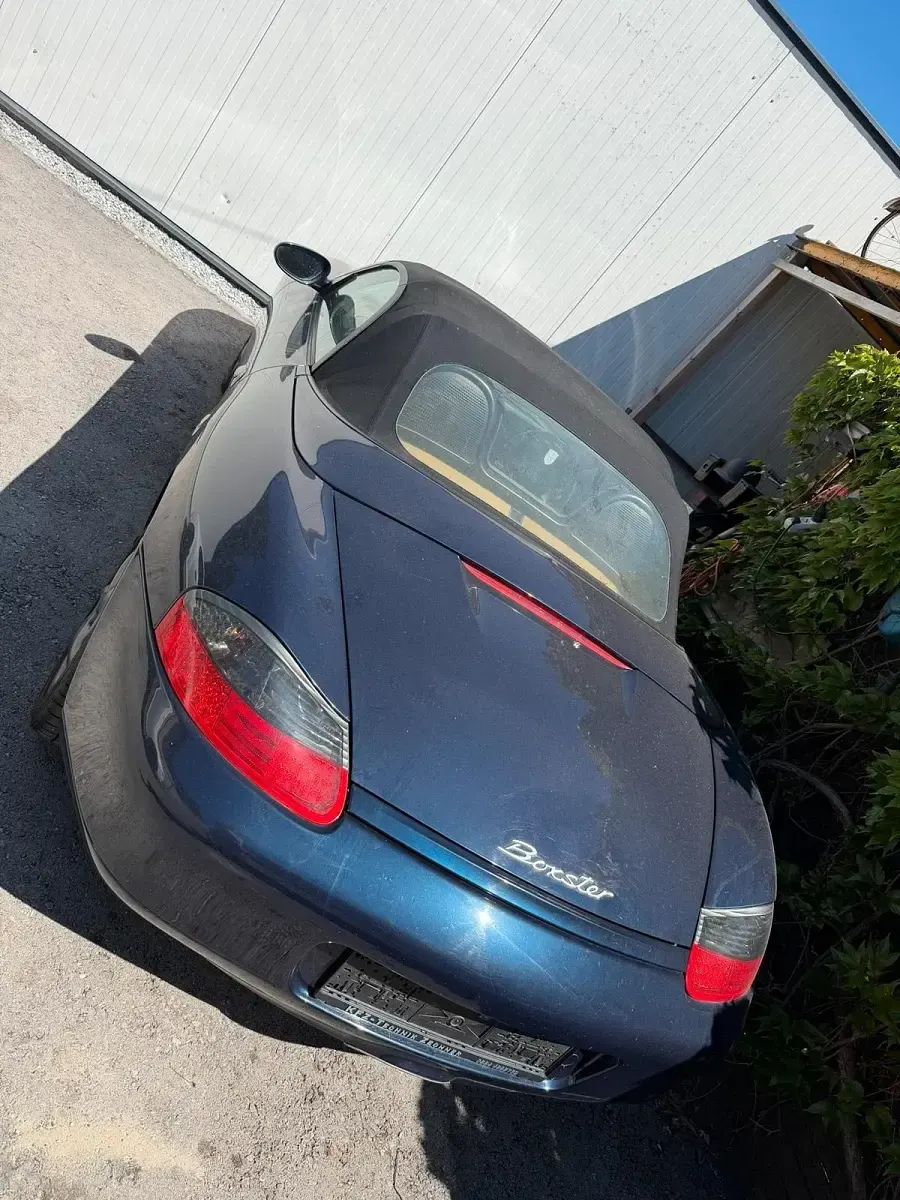 Second-hand Porsche Boxster 220 CP (161 kW) 2000 Albastru Cabrio